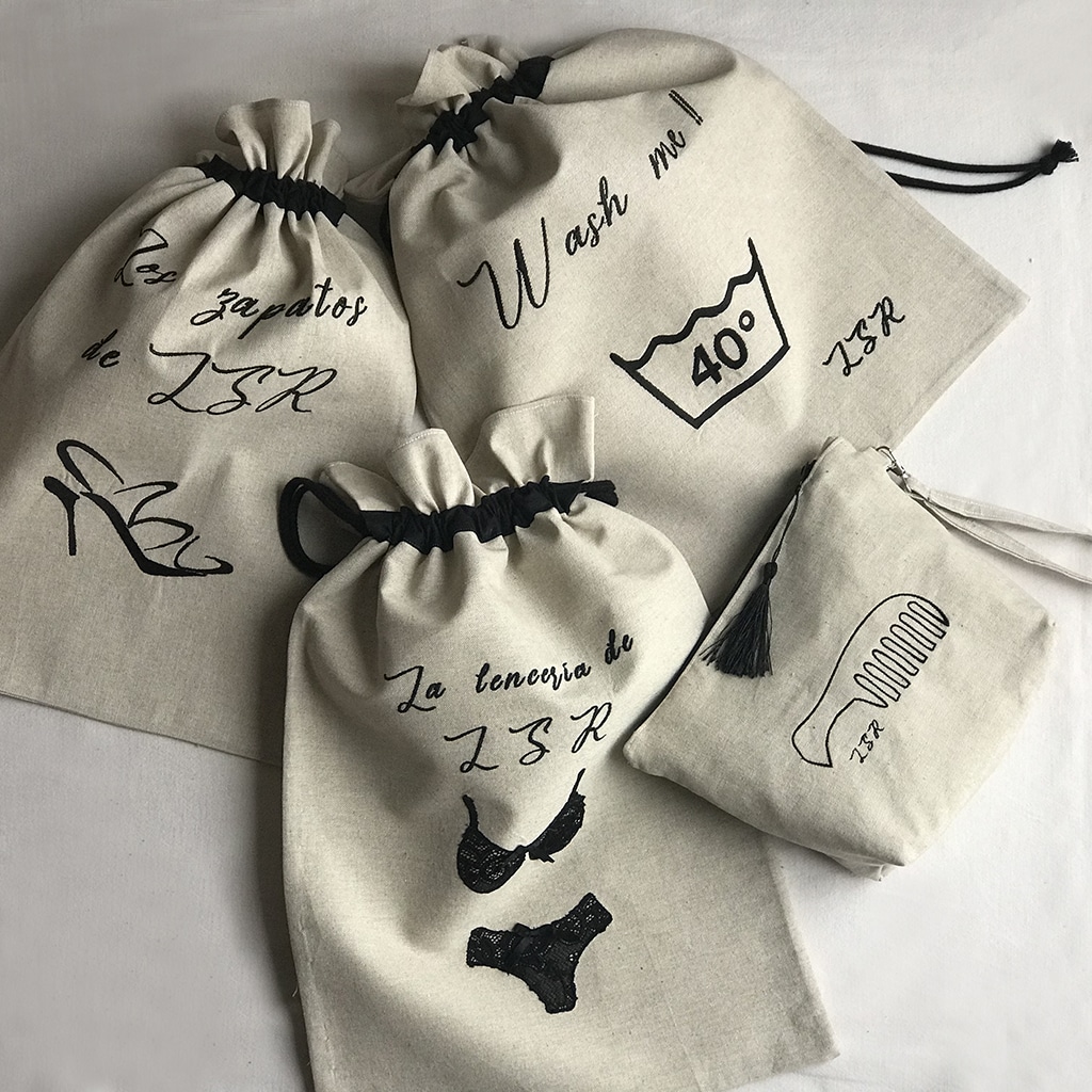 conjunto viaje lino bordado personalizado con iniciales en lino crudo y bordado y cordones en color negro