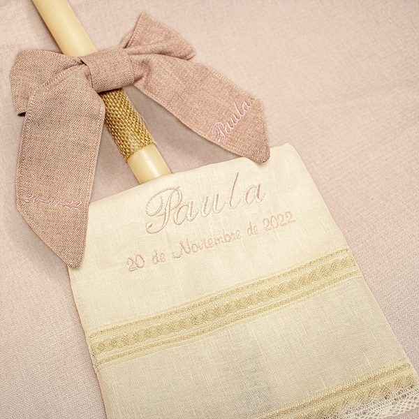 conjunto bautizo toalla hilo y vela, todo personalizad con nombre y fecha